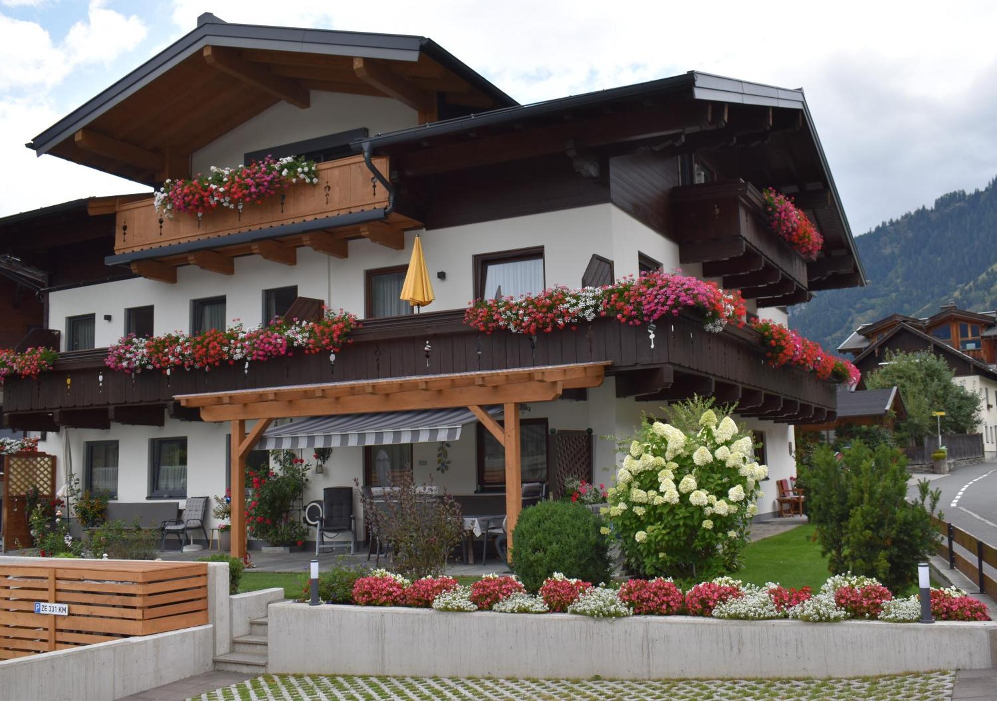 Pension Und Appartement Weinschreiber Rauris Exterior photo