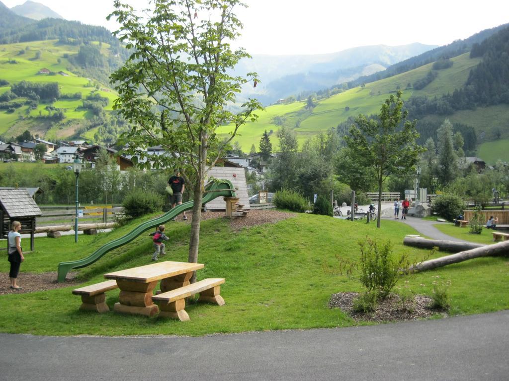 Pension Und Appartement Weinschreiber Rauris Exterior photo